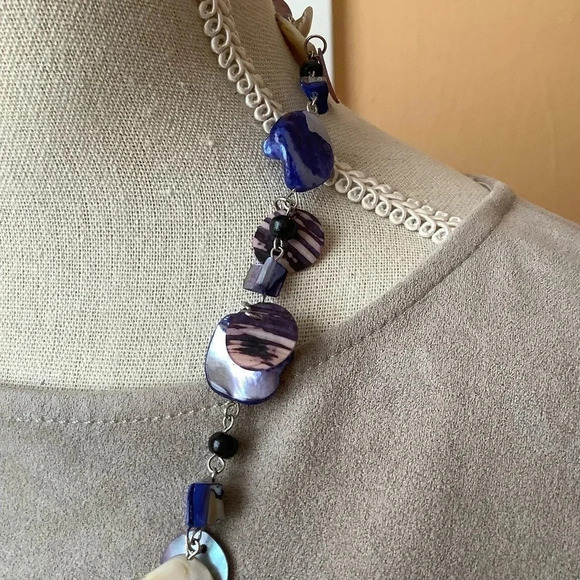 2/$30 VINTAGE Iridescent Blue Shell Necklace - Picture 4 of 10